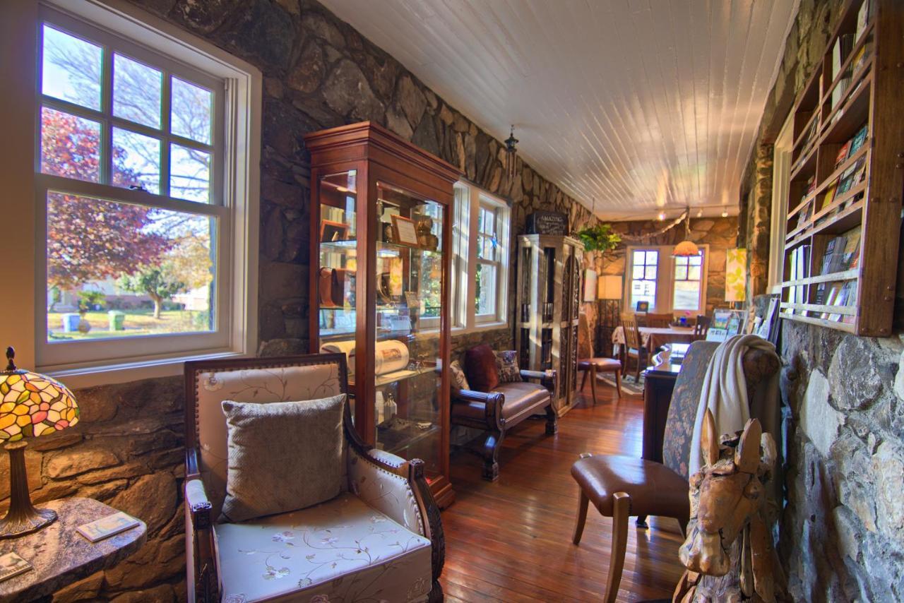 North Lodge On Oakland Bed And Breakfast Ешвілл Екстер'єр фото
