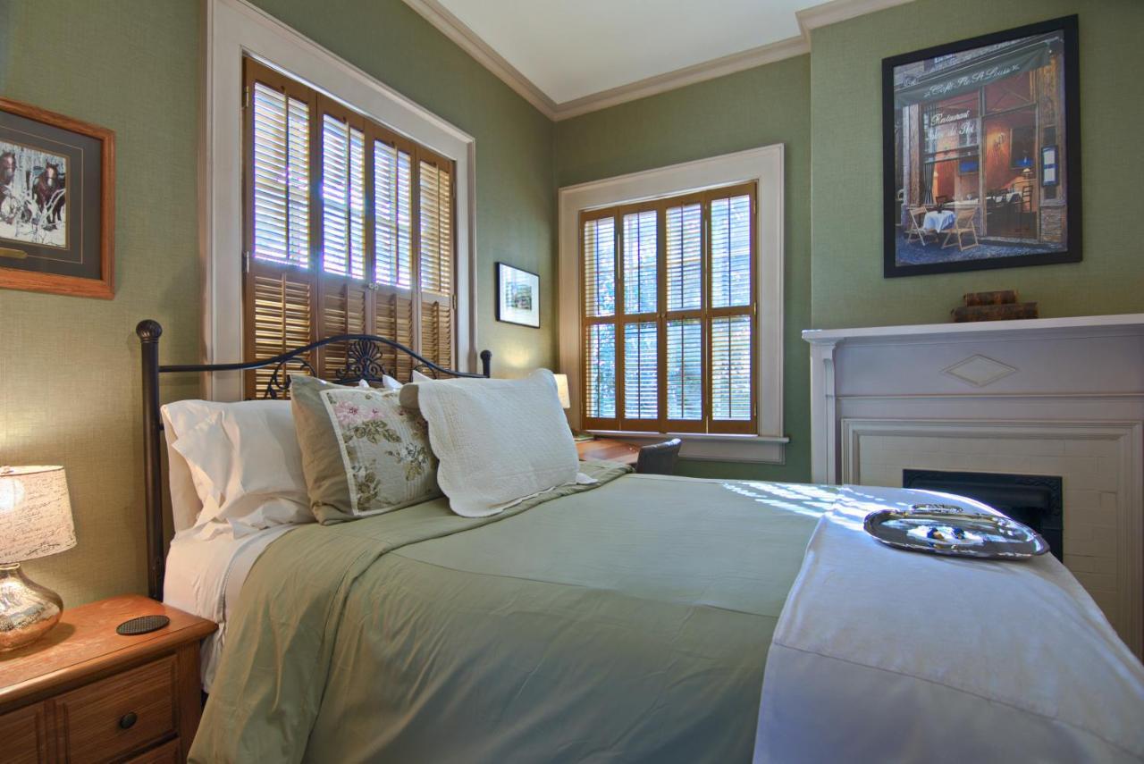 North Lodge On Oakland Bed And Breakfast Ешвілл Екстер'єр фото